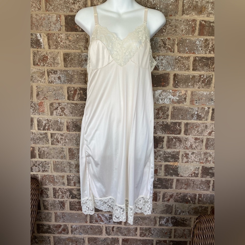 Vintage Bradley Silky Nylon/Lace Full Slip Lingerie Dress Cream Union Made Sz 38
